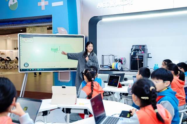 讓課后時光有科技含量 京東科學體驗教室在北京亦莊實驗小學掛牌